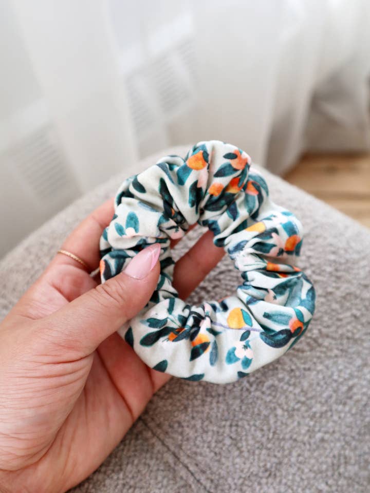 Økologisk bomuld hår Scrunchie - Sage Citrus for engroshandel hos Freon Collective
