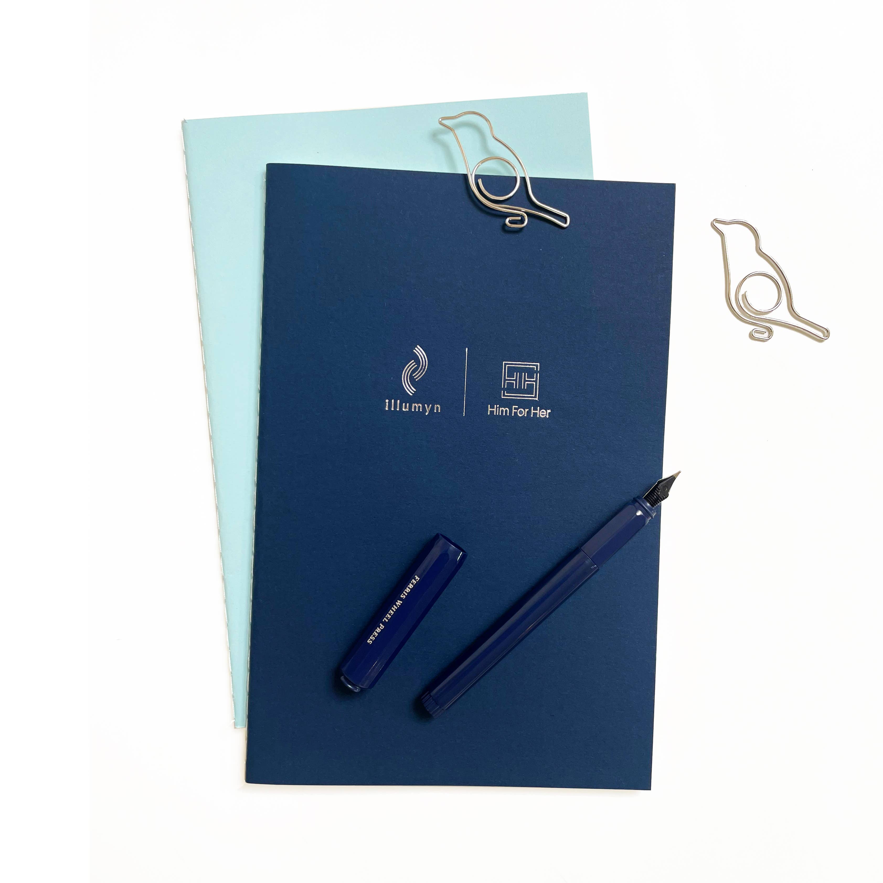 Studio Portmanteau – Großhandel Notizbücher – Individuell geprägtes Logo-Folien-Mittelheft-Notizbuch mit Sattelheftung7