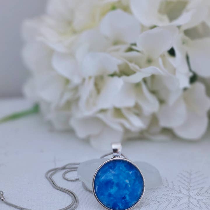 Collier en verre peint à la main - Obstacles pour la vente par Studio 1153