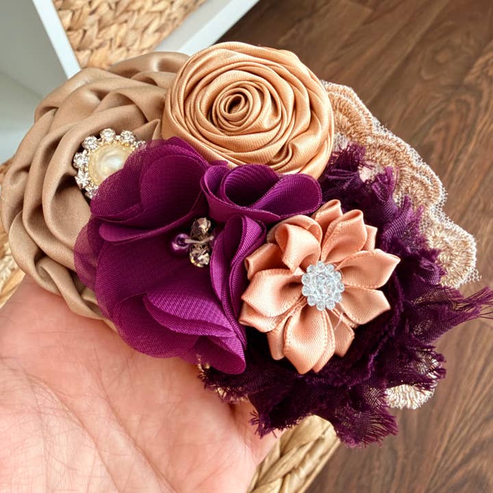 Bandeau en mousseline prune pour bébé, bandeau violet shabby chic pour la vente par Jazy and Eve