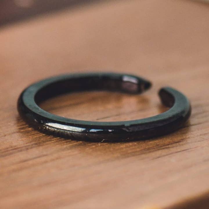 Schwarzer Staplerring für den Großhandel von About.me Jewellery