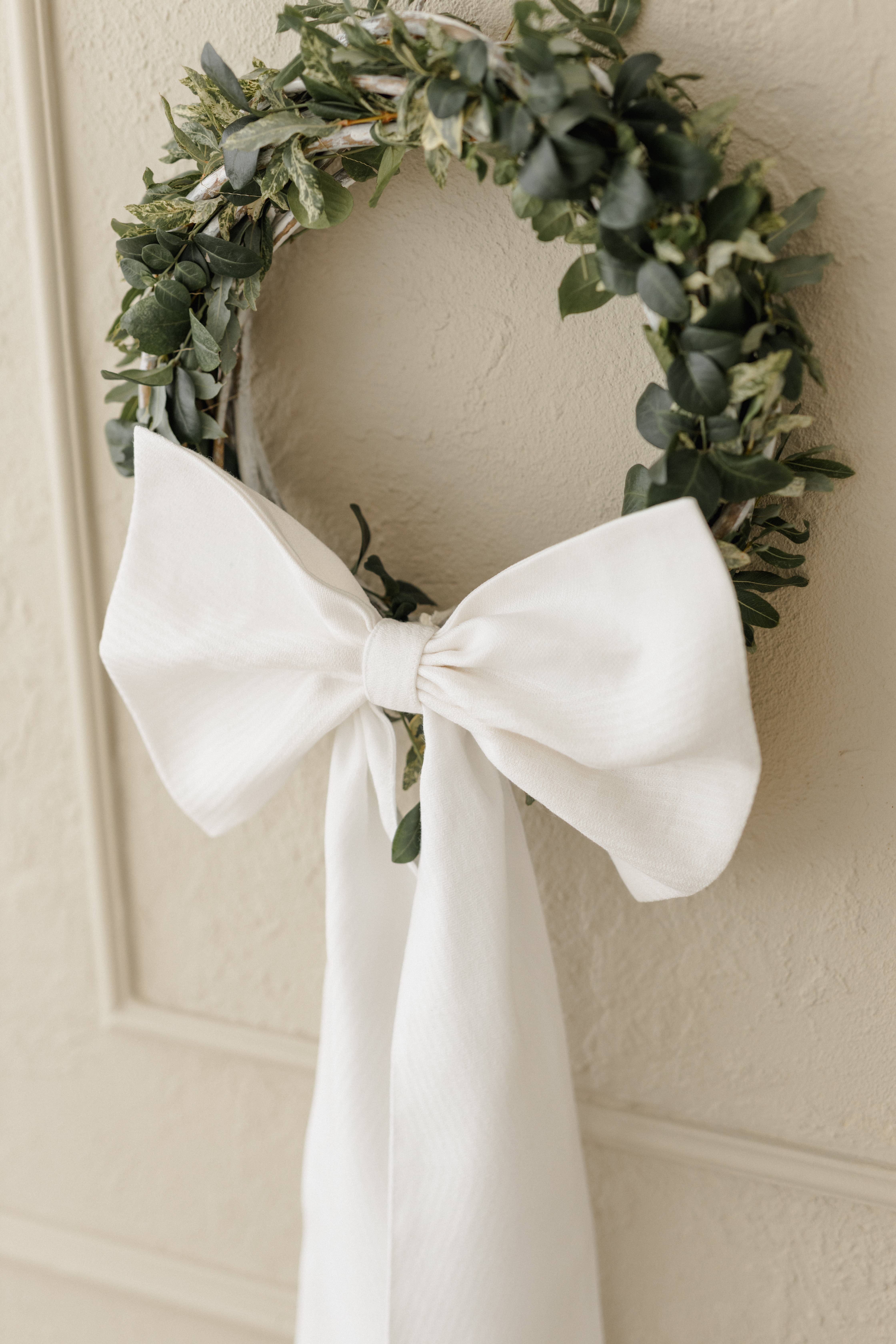 Matrinna - Wholesale Decorative Tabletop Object - Long white linen decorative bow, Large ribbon for interior2