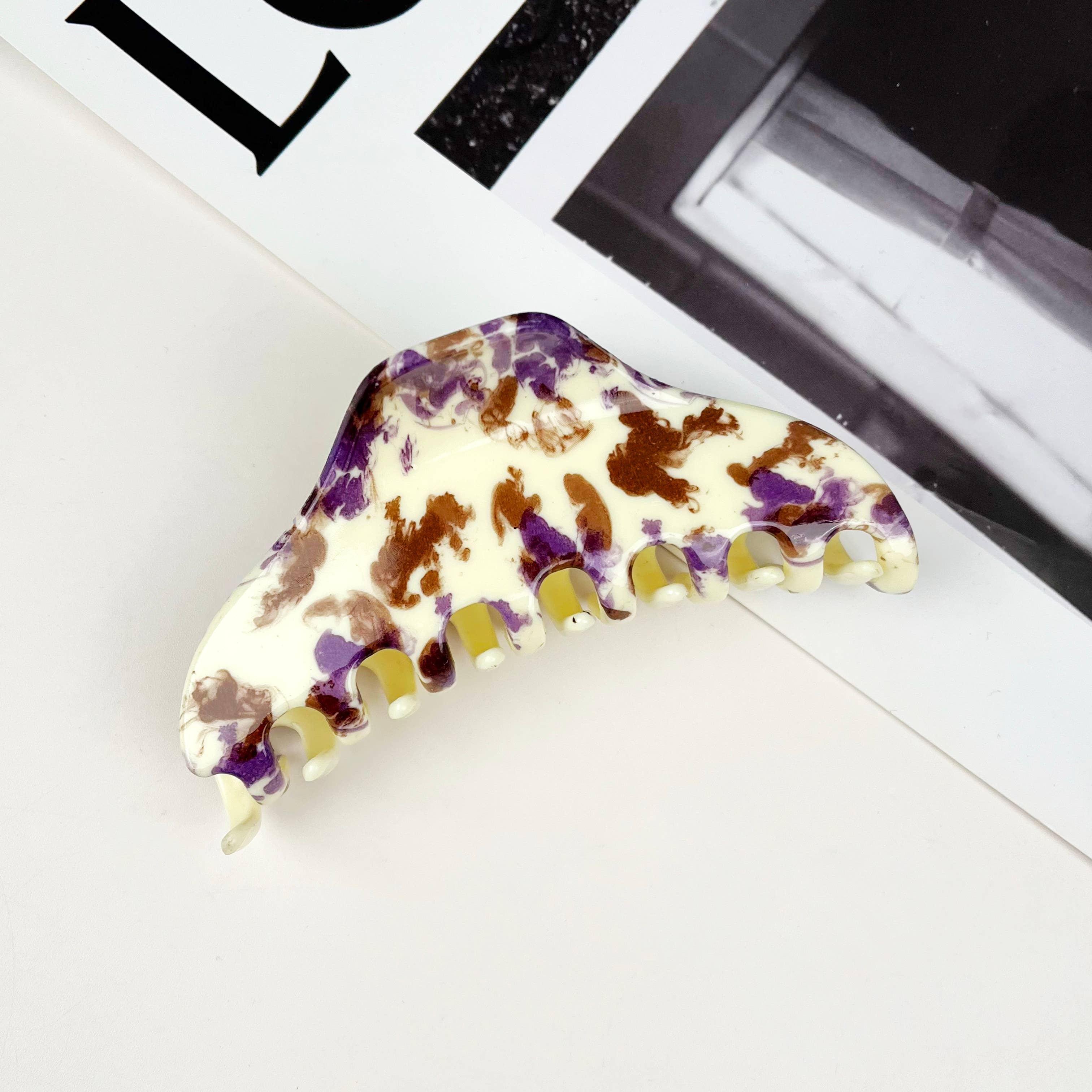 mildstyles - Wholesale Hair Clip - Women's - 4.5" Over Size Triangle Marbled Hair Claw Clips1