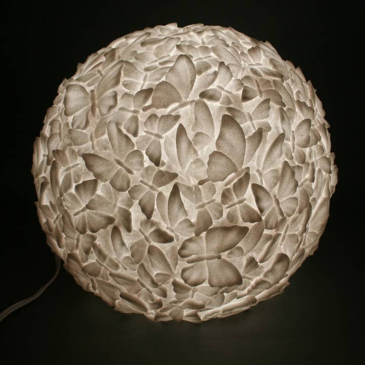 Grande lampe papillon en grès blanc pour la vente par Modern Eastern by Contrast Inc.