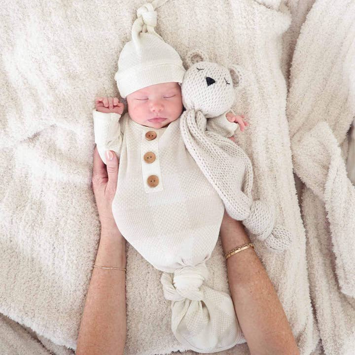 Big Check Bamboo Waffle Newborn Baby Knot Gown & Hat Set | Sand
for wholesale by Caden Lane