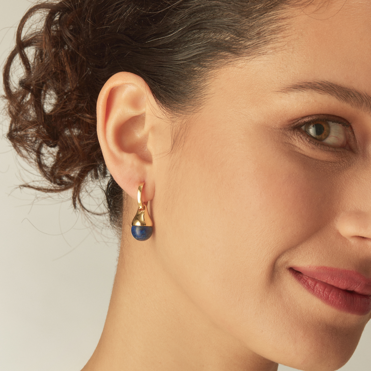 EarCandy Jewelry – wholesale Huggie earrings – BLUE SCHIA PIERCING PENDANT1