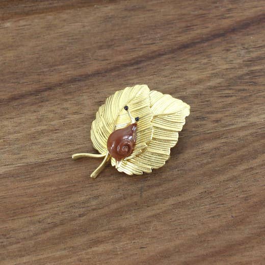 B24122 Creature on Leaves Brooch for wholesale by Pretty Persuasions