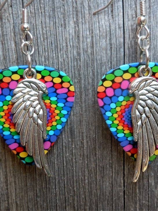 Detailgetreue Single Wing Charm Gitarren-Plektren-Ohrringe - für den Großhandel von Simply Raevyn