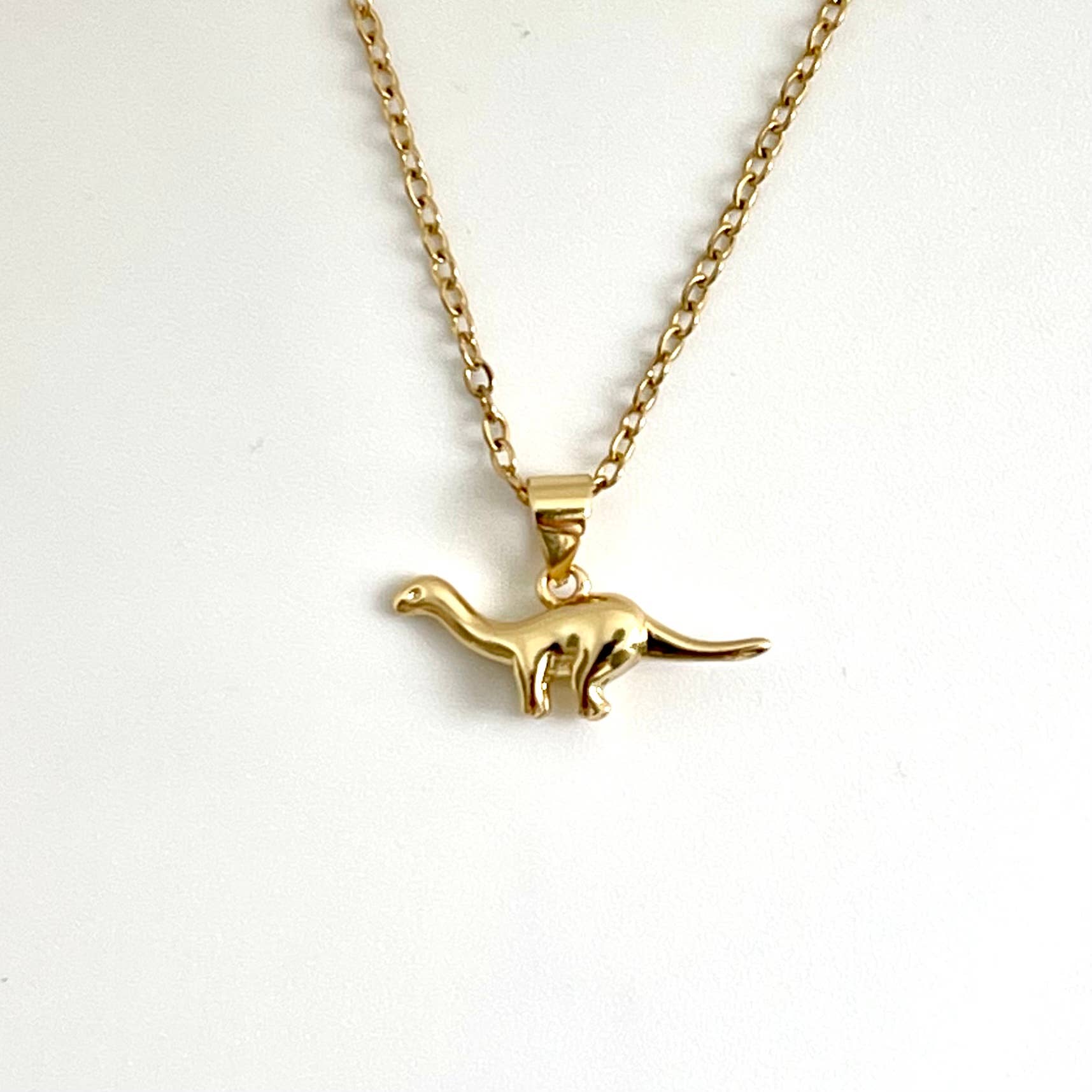 L Rae Charm - Vente Colliers à pendentif - Collier à breloques en forme de dinosaure en or Brontosaure2