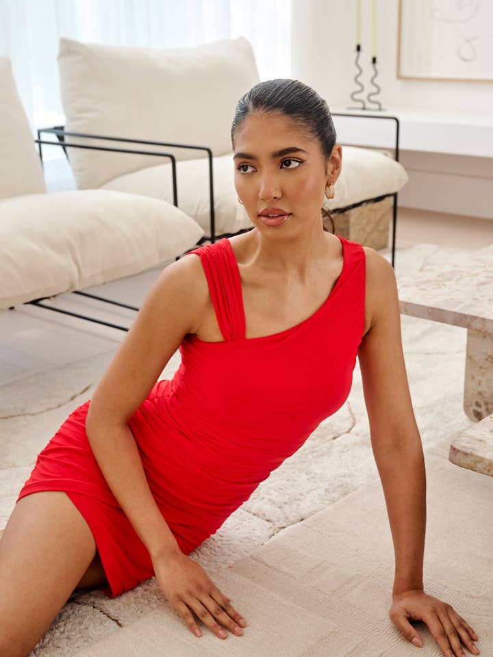 Abito in Rete Arricciato con Orlo Asimmetrico per la vendita all'ingrosso da parte di Style State Wholesale