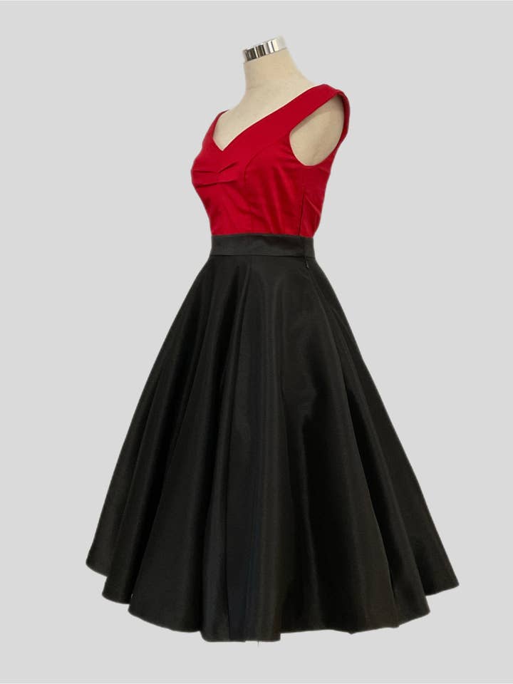 Retrospec'd Clothing - Vendita all'ingrosso Gonna - Donna - Gonna Grace Kelly Gonna nera in shantung vintage anni '50