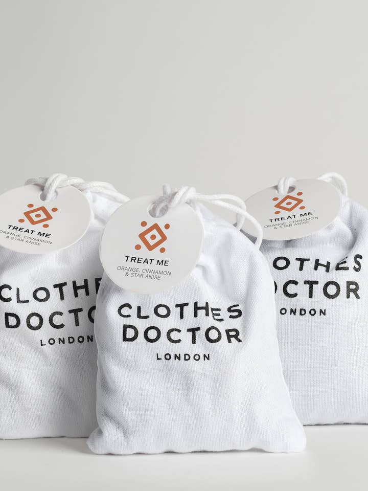 Sac parfumé naturel « Treat Me » pour la vente par Clothes Doctor