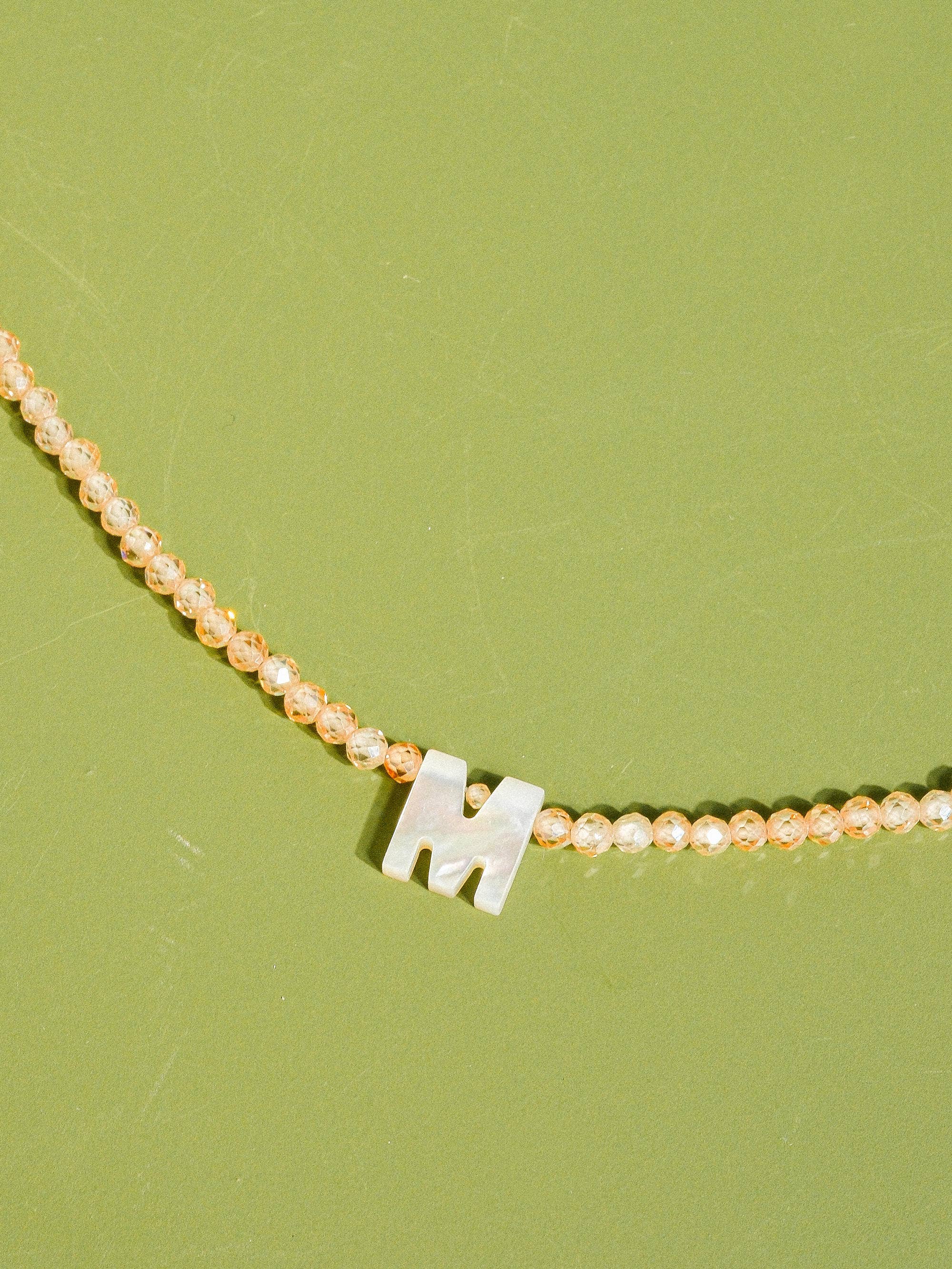 Rose Collier ras du cou bohème à perles avec coquillages naturels et alphabet personnalisé en vente sur Faire2