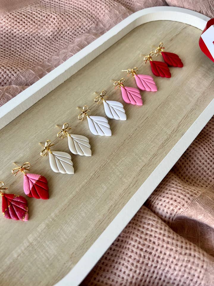 Boucles d'oreilles florales pour la Saint-Valentin pour la vente par SeizeTheClayJewelry