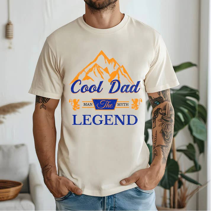 T-shirt - Papa cool pour la vente par Days with Gray