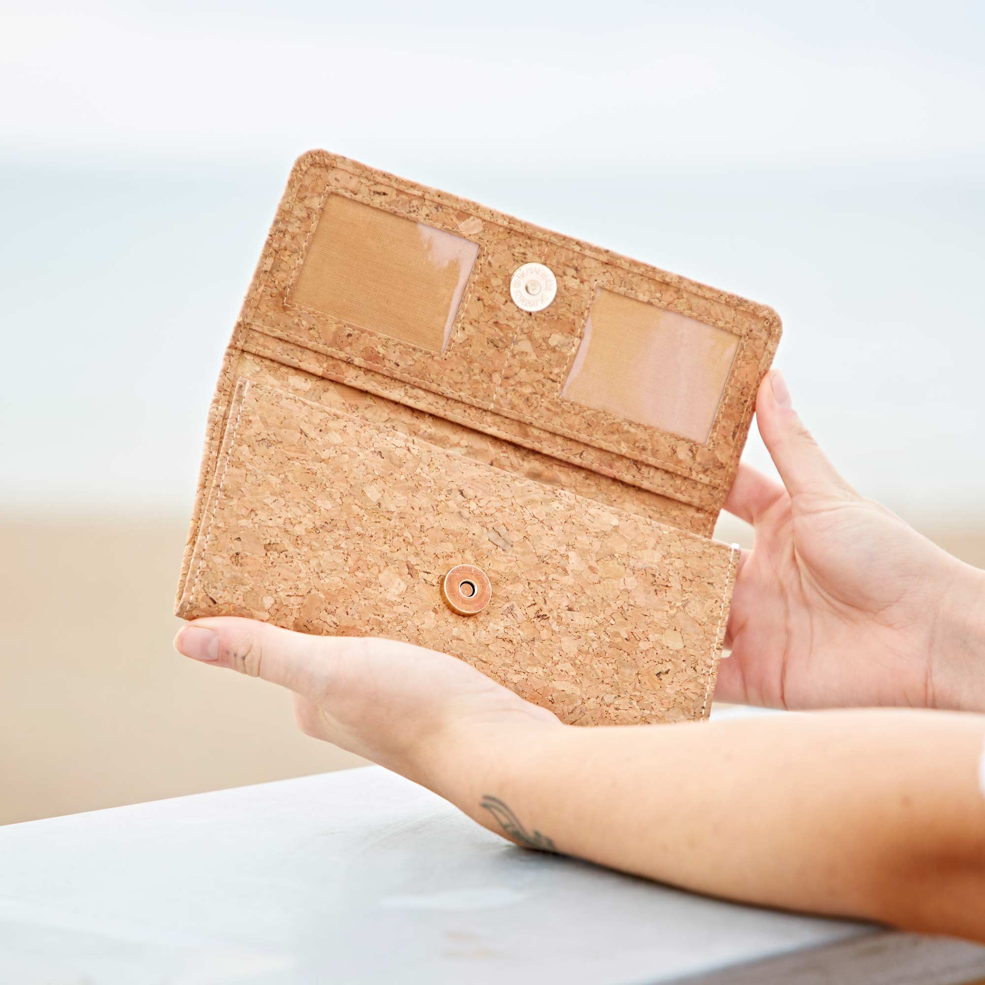The Paper High Gift Company Limited – wholesale Coin purse – Unisex – Natural Cork Clutch Purse0