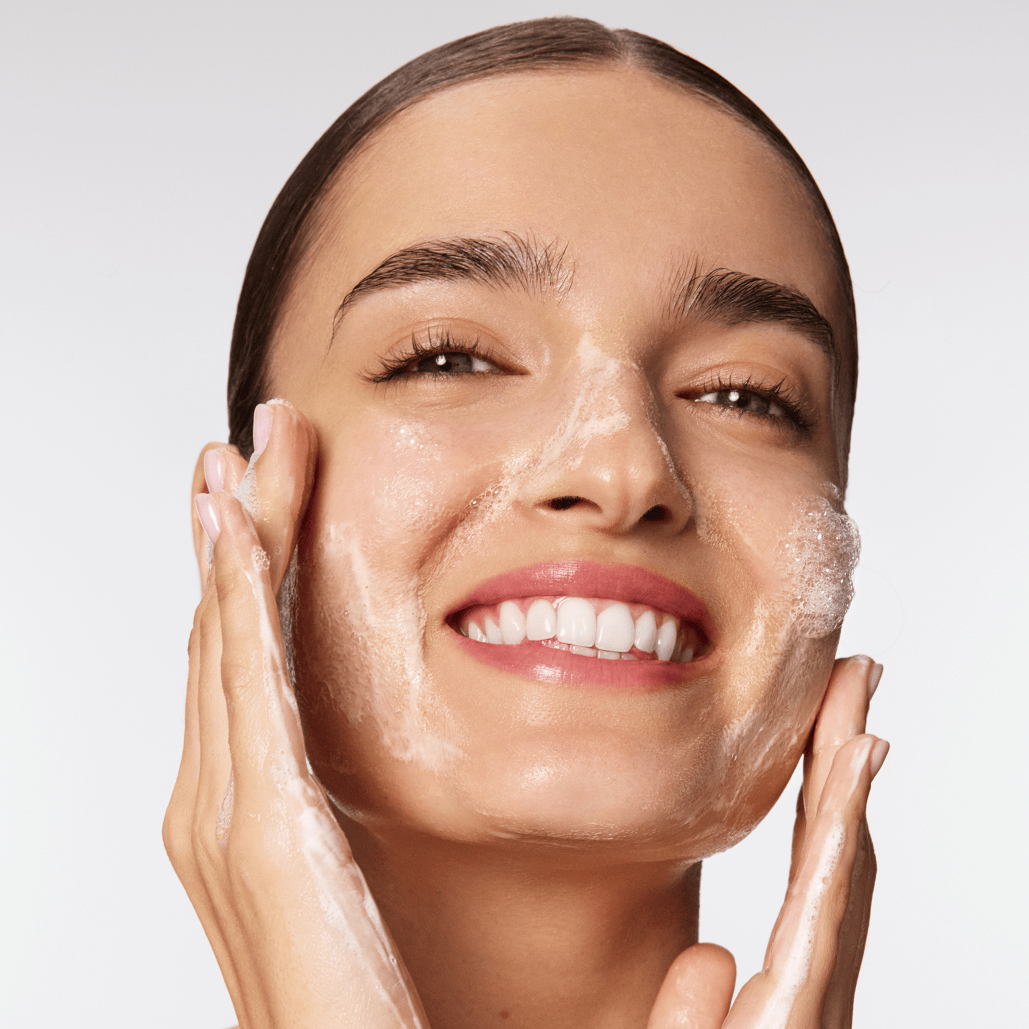 CLEARSTEM Skincare - Wholesale Facial Cleanser - GENTLECLEAN™ Vitamin Infused Calming Wash (12 oz)1