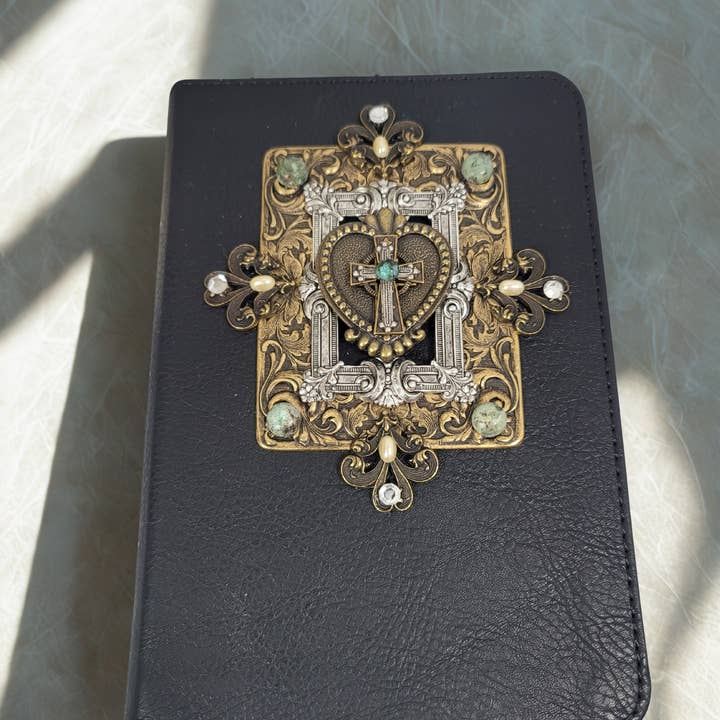 DeMartineau - Wholesale Religion Book - Jeweled KJV Compact Bible – Woman of Faith Edition1