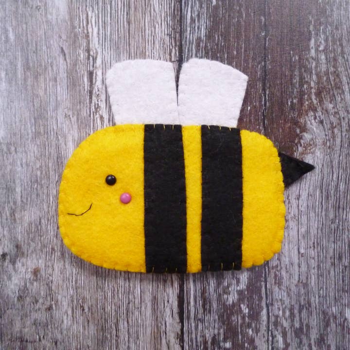 paper-and-string ltd - Wholesale DIY Craft Kit - Bee Felt Decoration Sewing Kit1