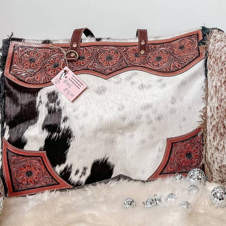 The Sterling Gypsy – wholesale Duffelväskor – Dam – Western Cowhide & Tooled Leather Weekender Tygväska Resor Anpassade märkesvaror Farm Brand Cow Brand Initials Cow Print3