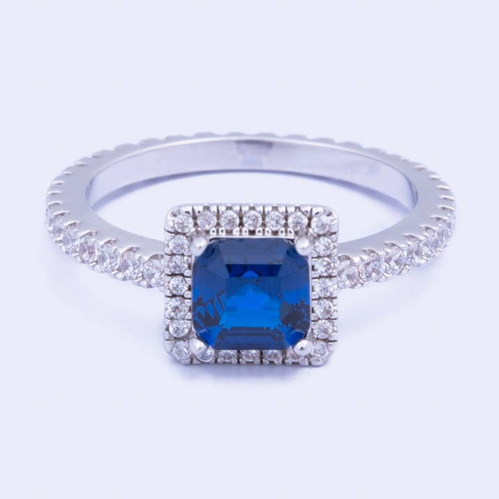 Bague en saphir classique #8 pour la vente par Knight & Day Jewellery