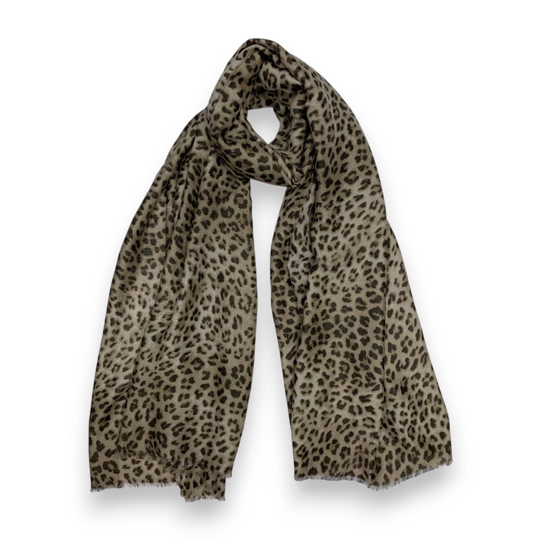 Lili Scarves (US Duty Free) – wholesale Scarf – Women's – Cheetah Print Cotton Blend Scarf2