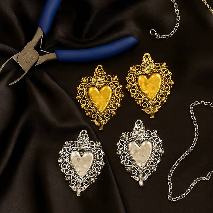 Wild & Free - Wholesale Individual Charm/Pendant - Amuletos del Sagrado Corazón3
