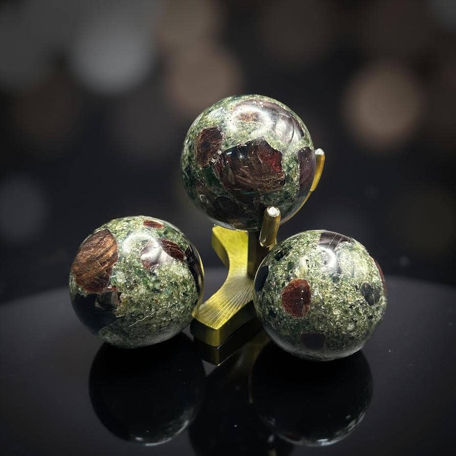 Crystal Deal· Wholesale Crystals & Gifts - Wholesale Spiritual Stone/Crystal - Garnet & Schist Sphere