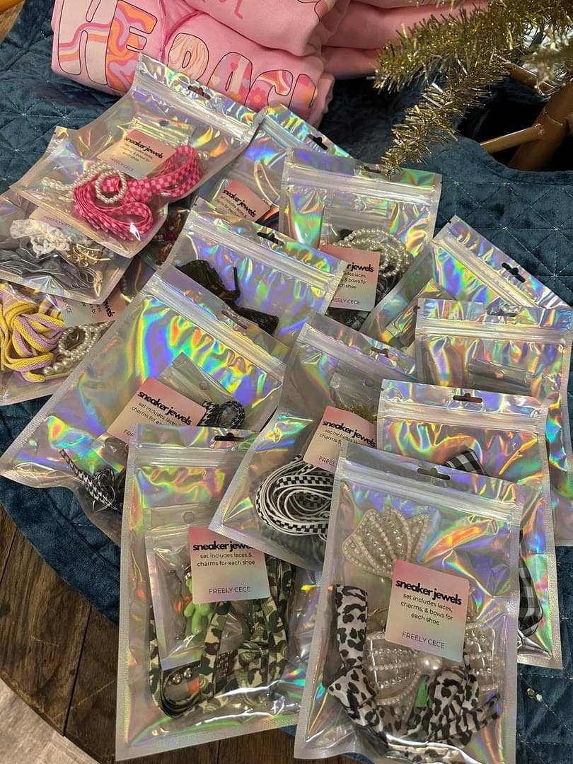 Freely Cece LLC - Wholesale Shoe Jewelry - Women's - Shoe Charms Trendy Sneaker Jewels Shoelaces & Charm Set 5