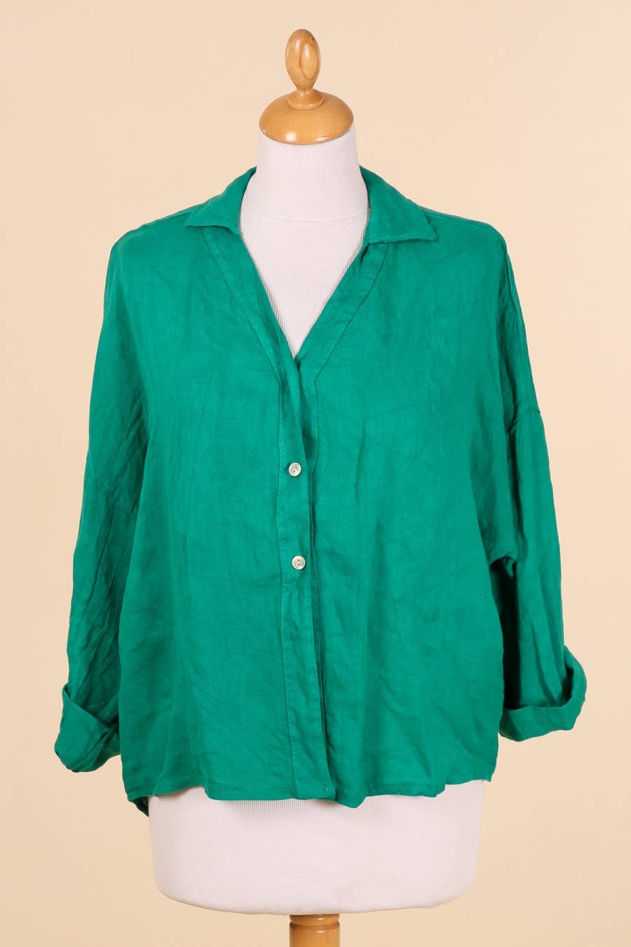 la maison des fibres naturelles – Engroshandel Skjorte med buttondown – til kvinder – Hørskjorte med sidelommer og bagplissering18