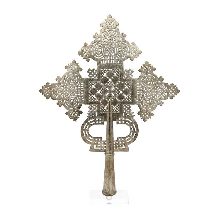 Croce Etiope Vintage in Argento Fatta a Mano su Supporto in Lucite per la vendita all'ingrosso da parte di OUTPOST ORIGINAL