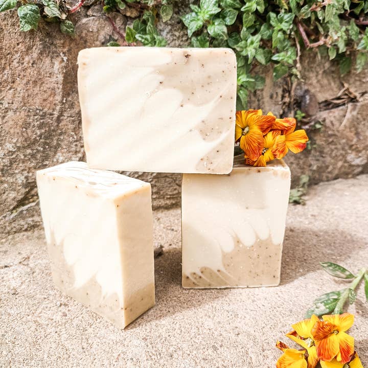 Les bulles de Nan's - Wholesale Bar Soap - Exfoliating soap with coffee and lemon litsee1