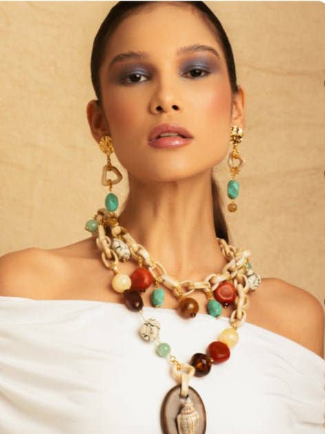 Orecchino in pietra 18k lavorato per la vendita all'ingrosso da parte di Madmoizelle Closet