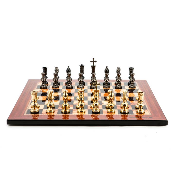 Ensemble d'échecs avec plateau en noyer 50 cm avec échiquiers en métal 110 mm pour la vente par Dal Rossi Italy