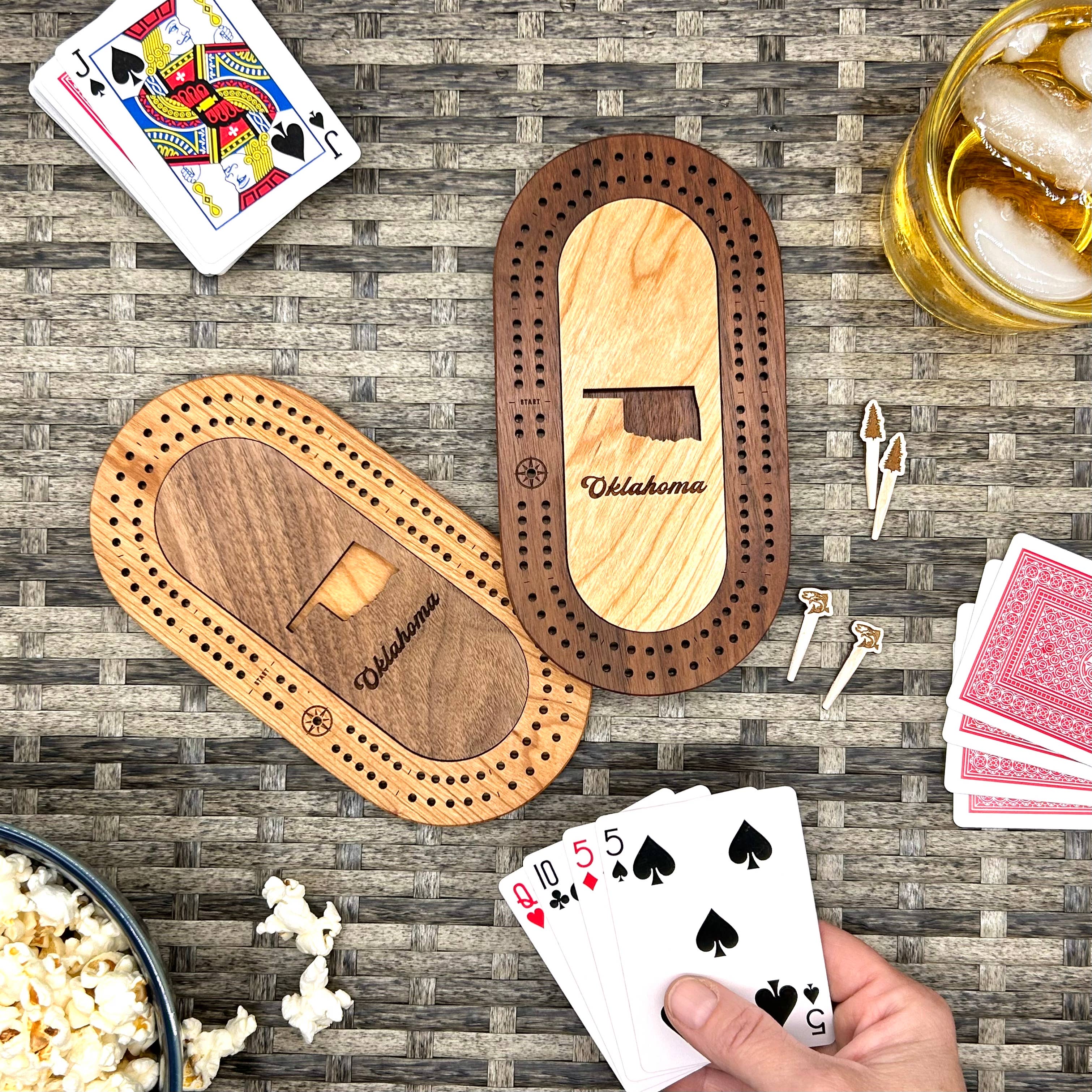 Cast & Carve - Venta al por mayor Juegos de mesa - Juego de minitablas de viaje de EE. UU., con pinzas personalizadas32