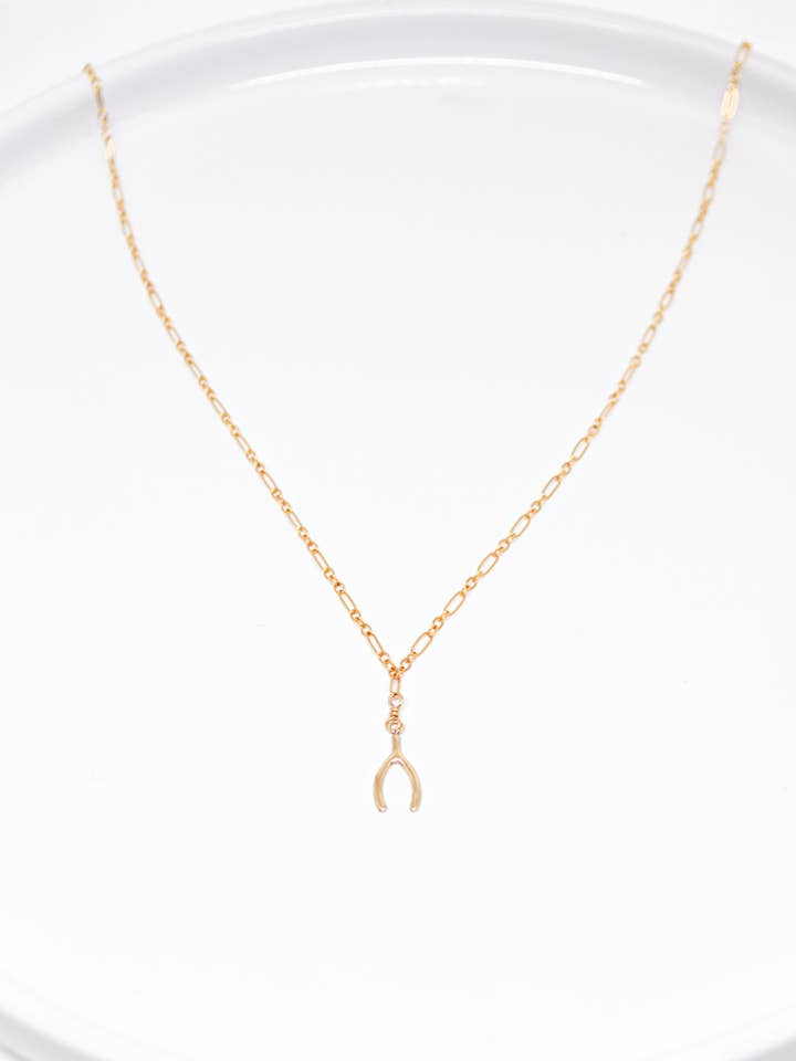 Collier avec pendentif en forme de wishbone en or rempli pour la vente par Boy Cherie