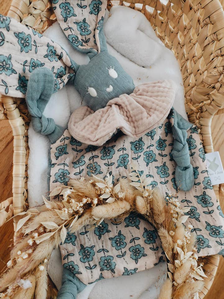 Doudou Lange Chouchou – Türkisfarbene Blütenblätter für den Großhandel von Louis & Jules Stambouli Conseil