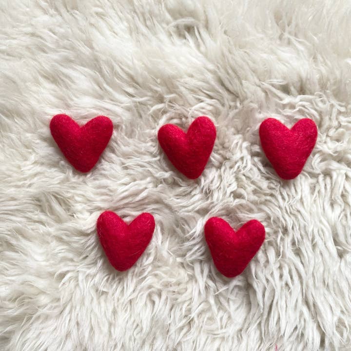 Sheep Farm Felt - Wholesale Decorative Tabletop Object - Red Hearts- Set of 202