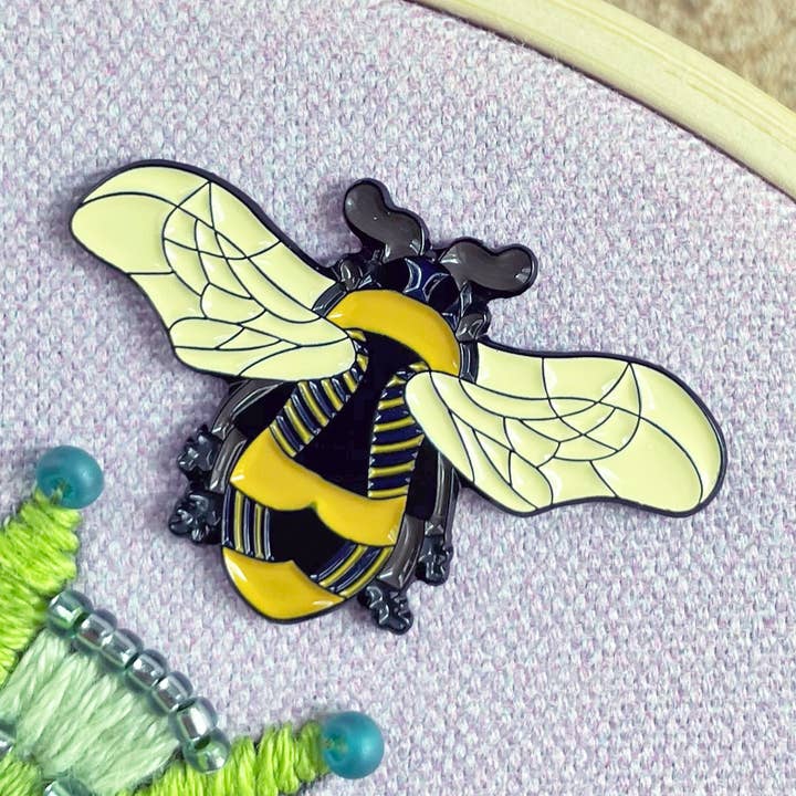 Needle Minder - Humla för wholesale av Kate Wyatt Fine Art