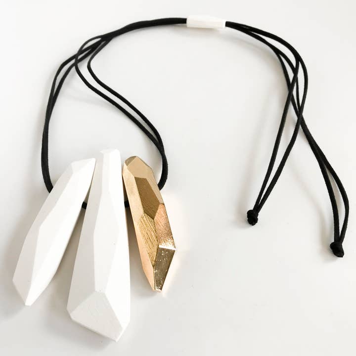 Collier Yooko avec grand bâton Eco-Résine avec Métal Précieux pour la vente par Belart Fair Trade