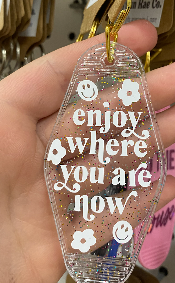 SkylinnRaeCo - Wholesale Keychain - Women's - enjoy where you are now Hotel Keychain0