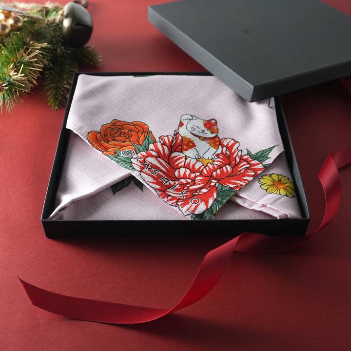 Emballage cadeau Furoshiki japonais – Chat porte-bonheur, 70 cm, fabriqué au Japon pour la vente par KASHIKO