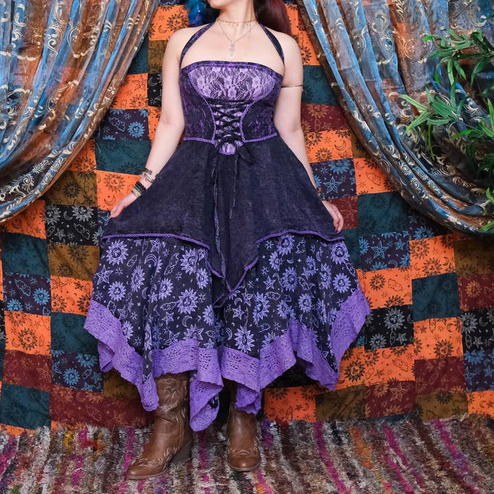 Robe pixie asymétrique céleste ensorcelante pour la vente par Karma Nepal Crafts