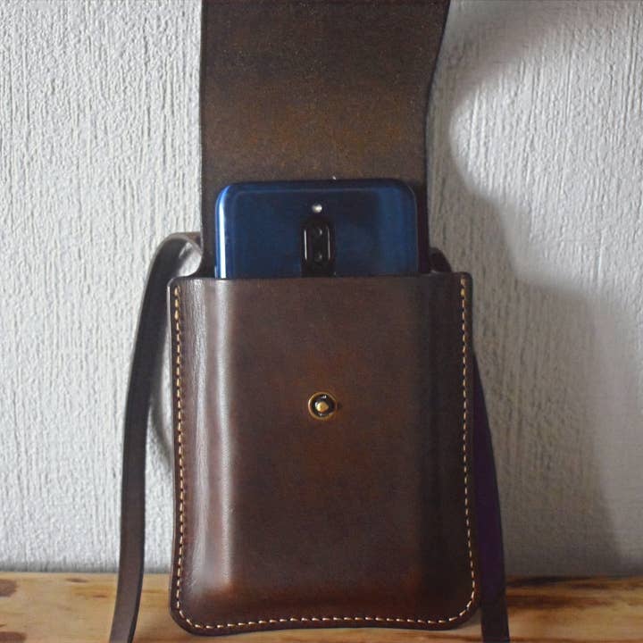 Kleine Tasche in Dunkelbraun für den Großhandel von ATE-lié