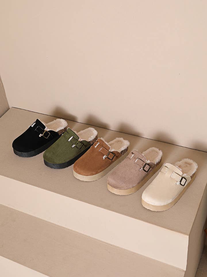 Joia Paris - Vendita all'ingrosso Sabot - Donna - Mule con zeppa con pelliccia e fibbia SS -238