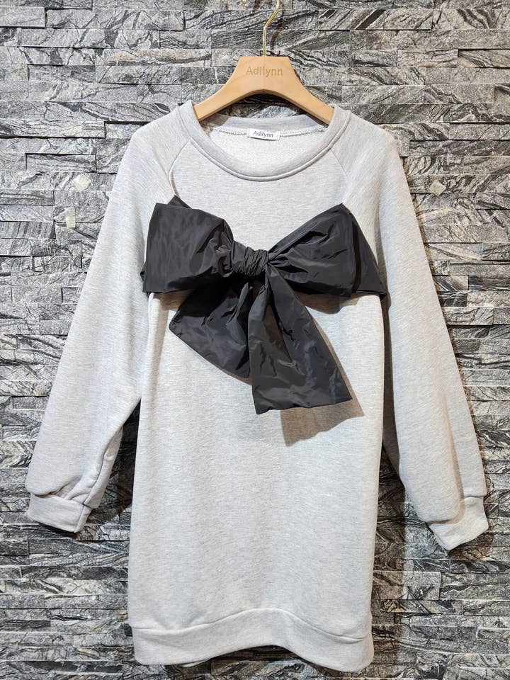 Mid-length sweatshirt dress with a tie bow, round neck A6185 for wholesale by Adilynn DAYMENTEX