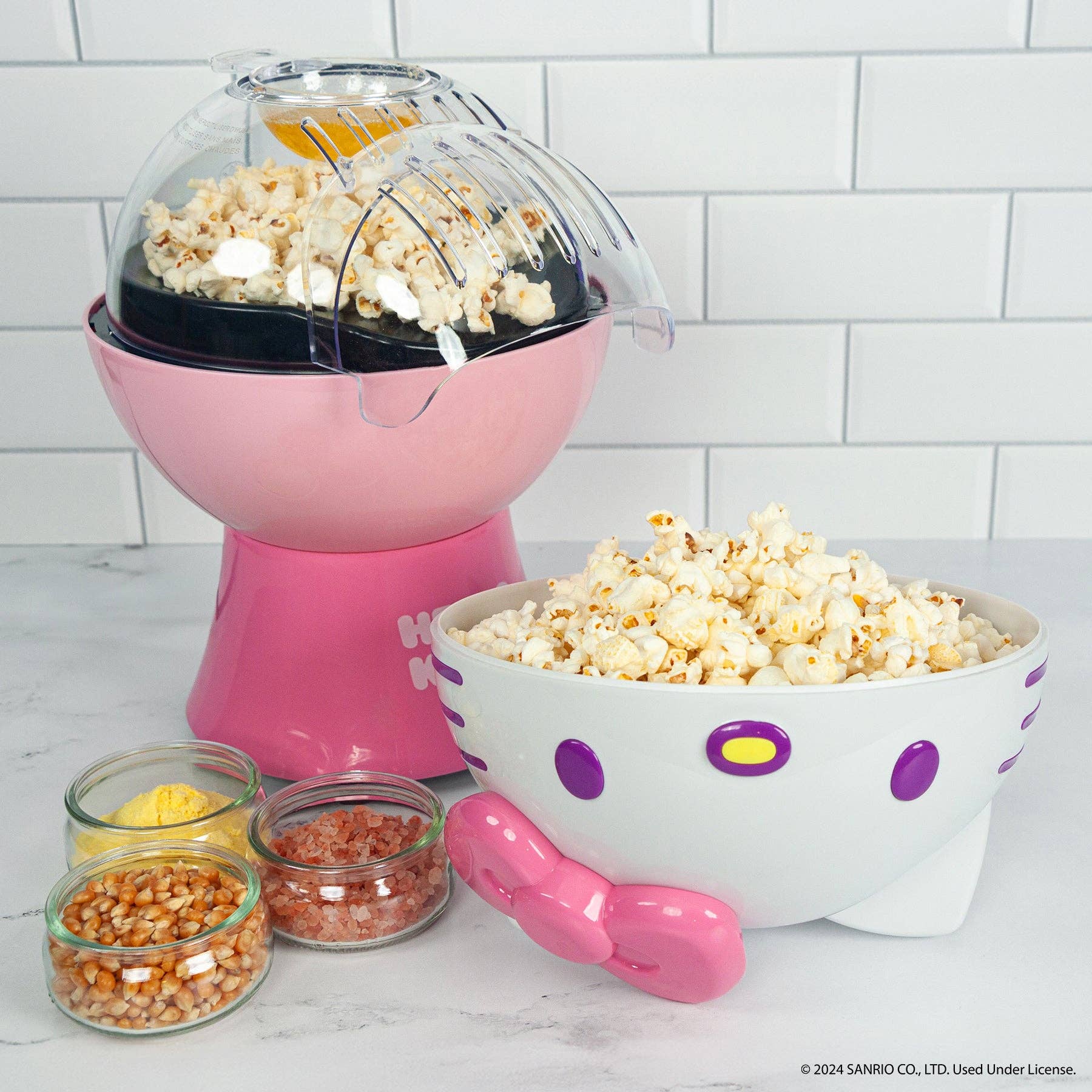 Uncanny Brands - Vente Appareils électroménagers - Machine à pop-corn Hello Kitty d'Uncanny Brands1