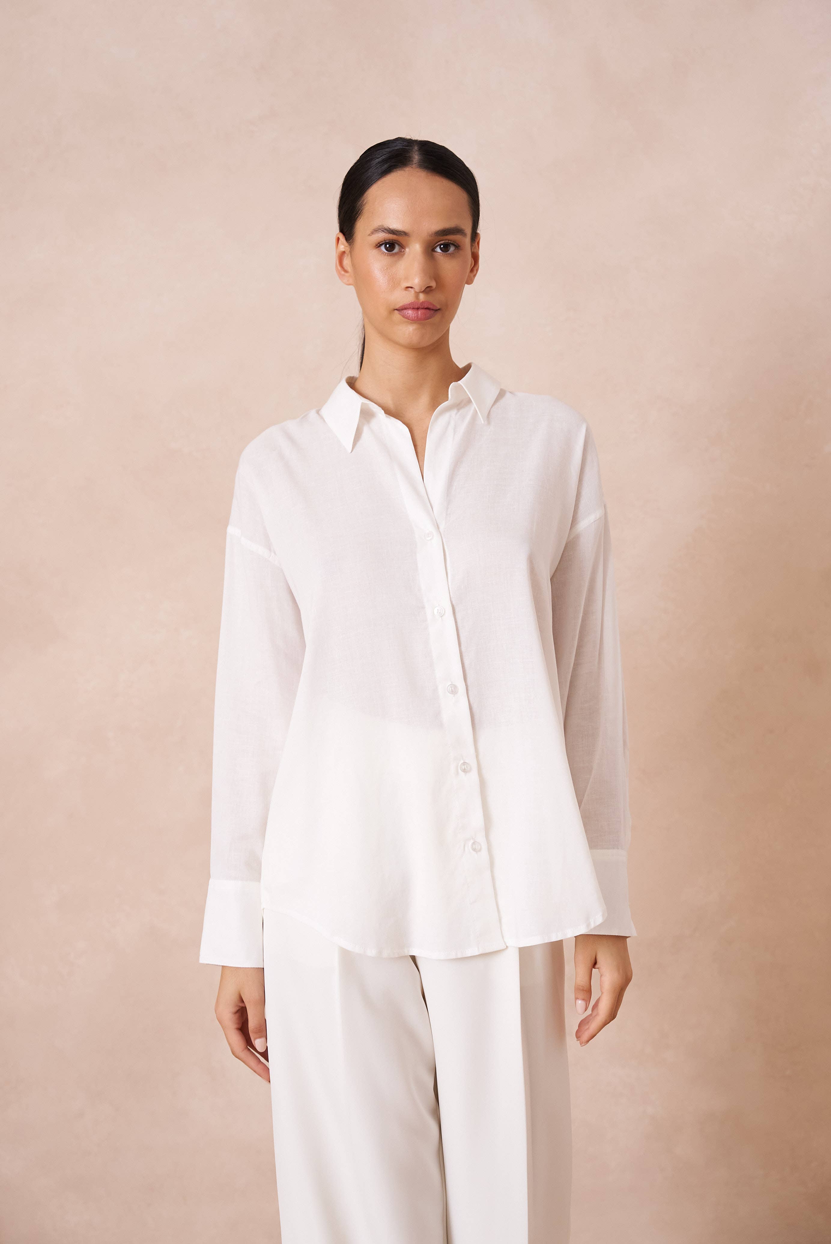 Attentif Paris - Vente Chemise à col boutonné – femme - Chemise unie avec col à revers avec du lin21