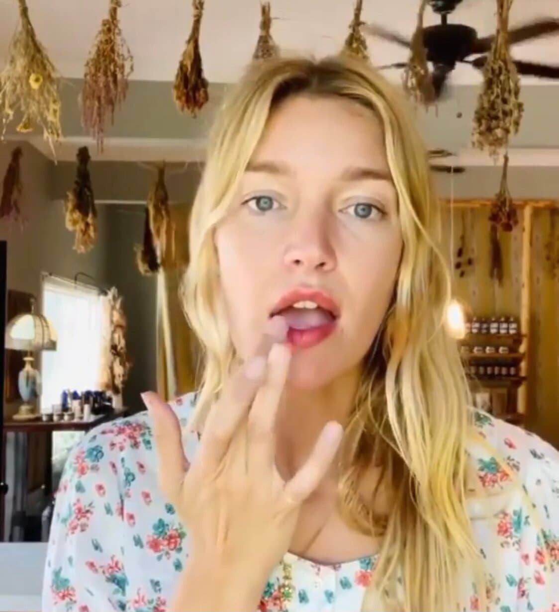 Heaven on Main Street - Venta al por mayor Bálsamos labiales - Hierba de San Juan Labios y Mejillas5