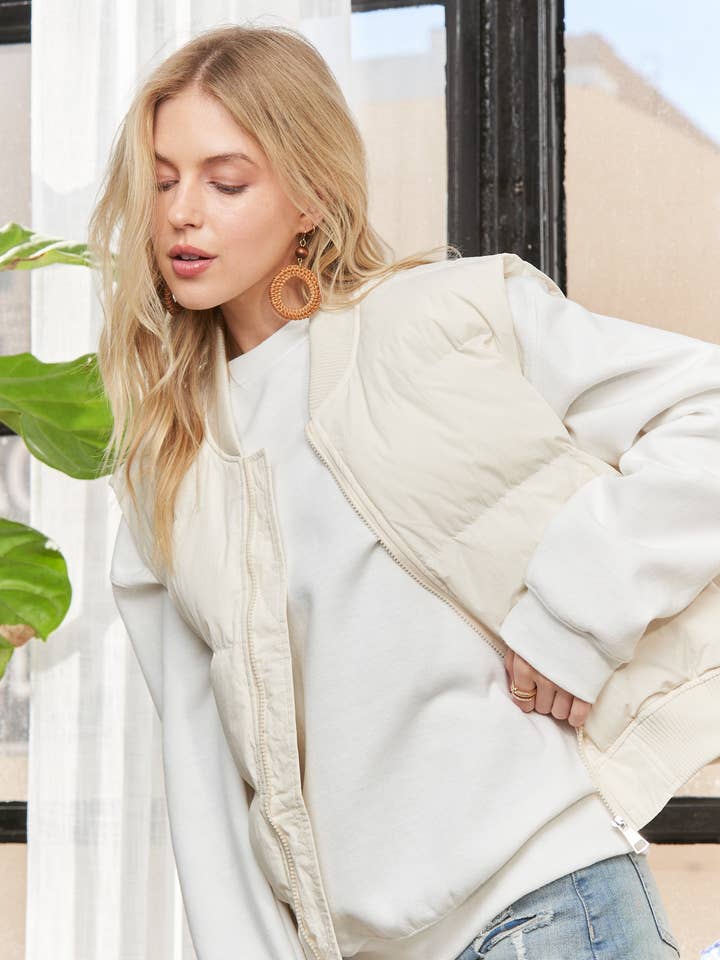 CEJ3876- GEWATTEERD VESTJACK MET RITSSLUITING AAN DE VOORKANT voor wholesale door ADORA LA